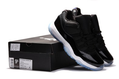 Air Jordan Retro 11 (XI) Low Black/White